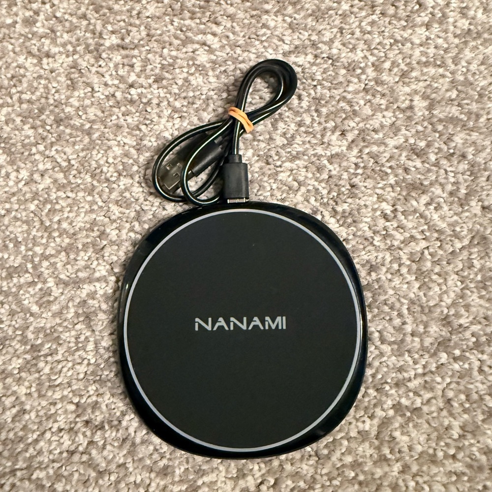 Nanami Black Wireless Charging Pad